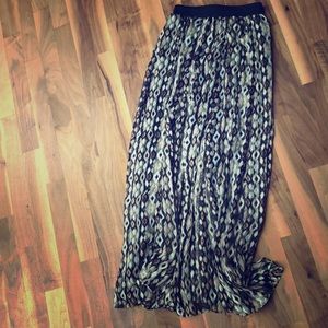 Neutral patterned maxi skirt